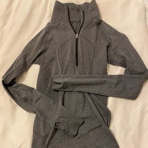 Lululemon fitted long sleeve top